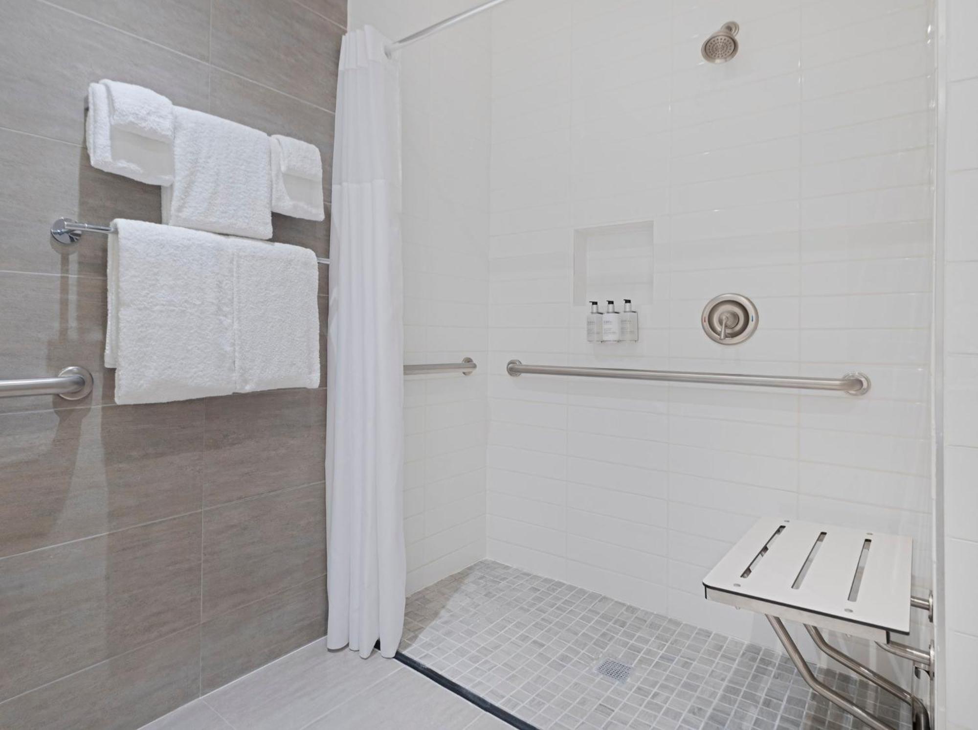Voco Fiorello - Laguardia East By Ihg Ню Йорк Екстериор снимка